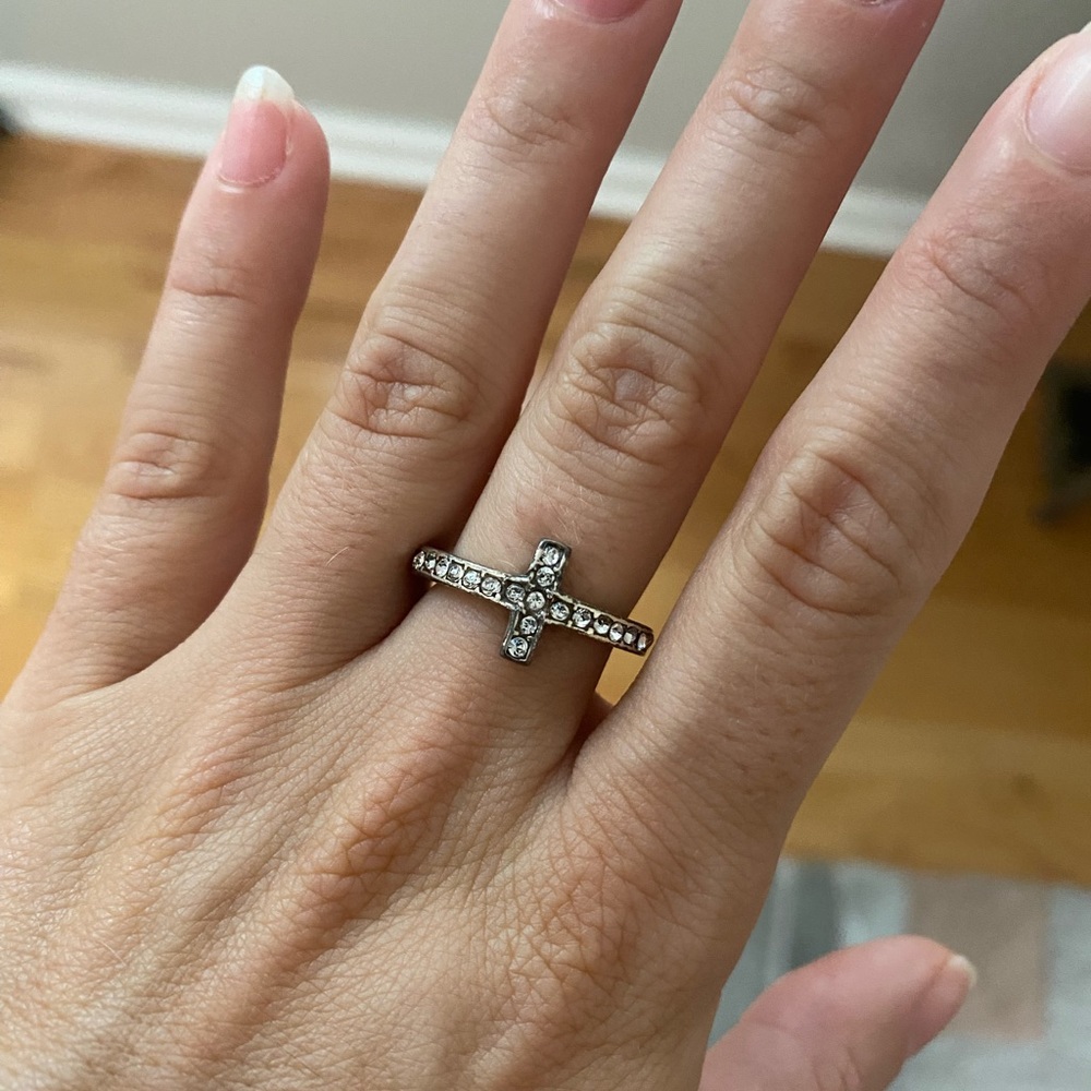 Cross ring size 7